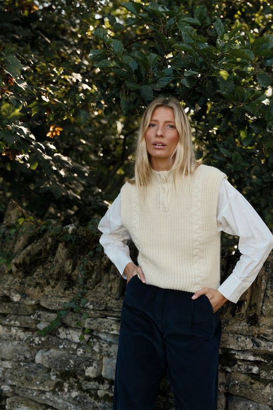 CABLE-KNIT CROP VEST 3