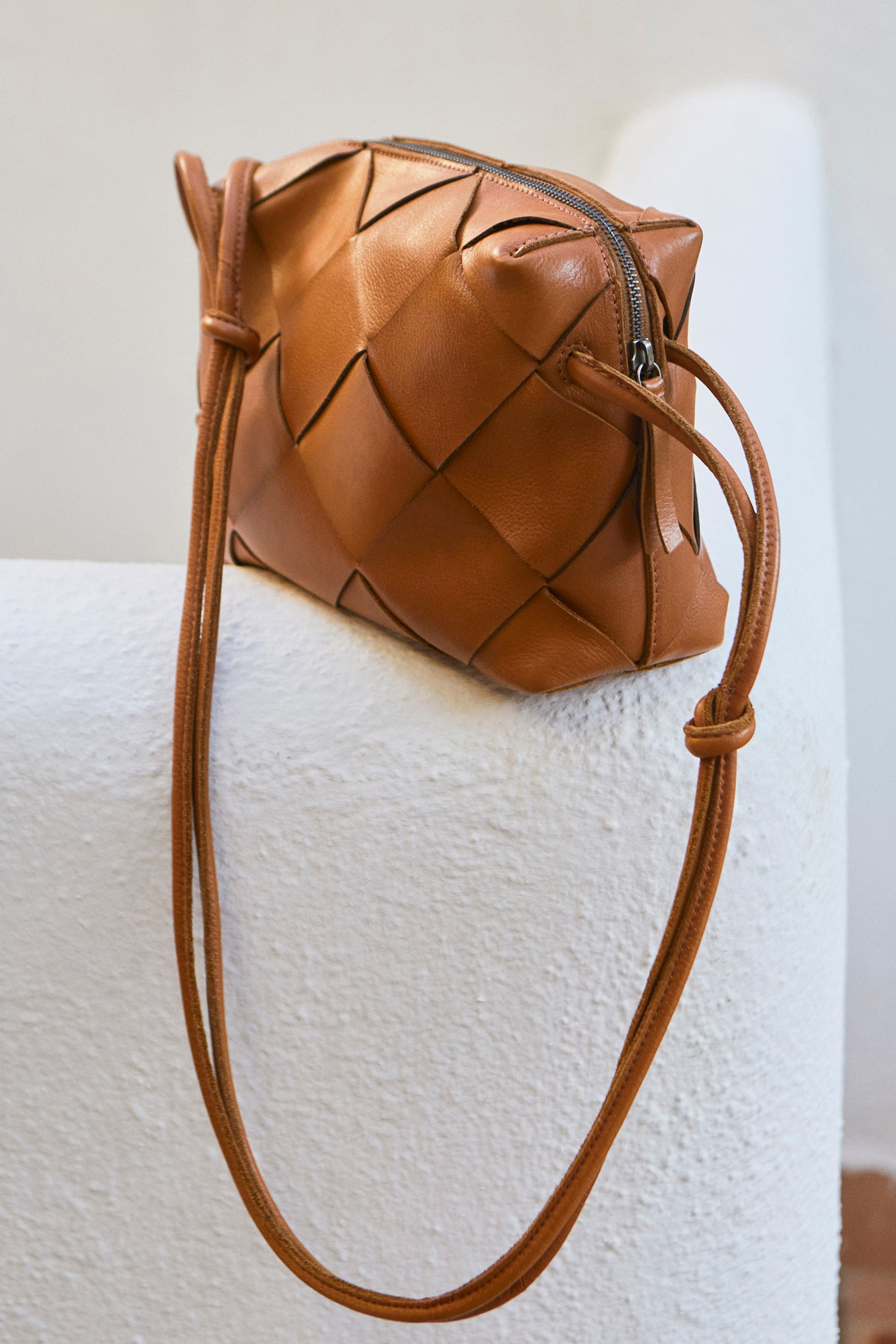 [CL] LEATHER BOX CROSSBODY BAG