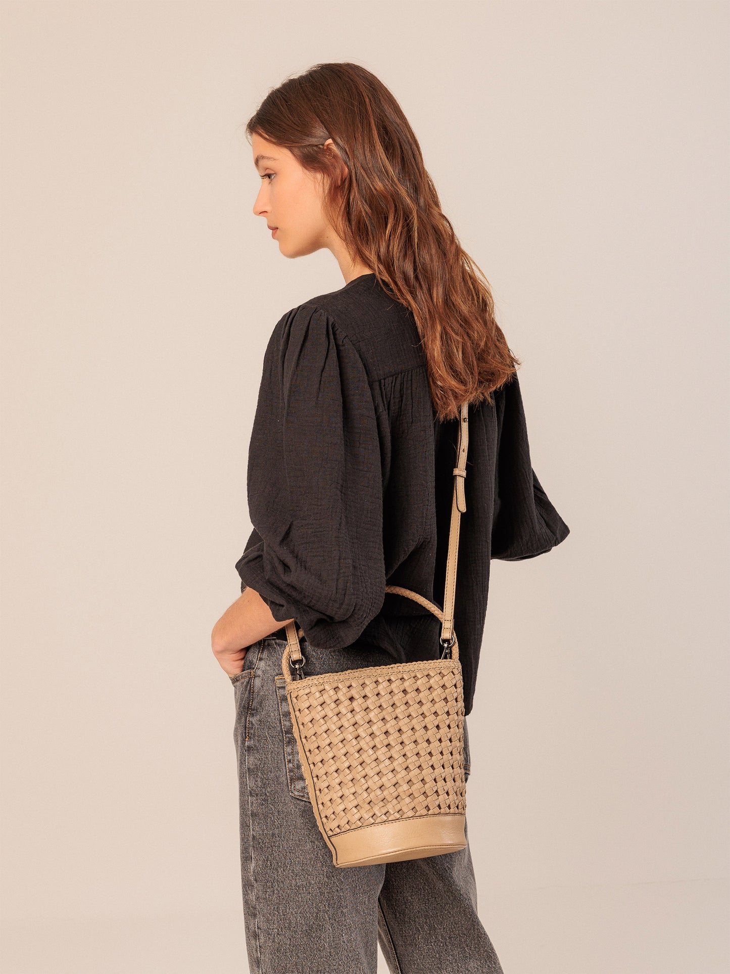 [CL] KNOTTED BUCKET BAG