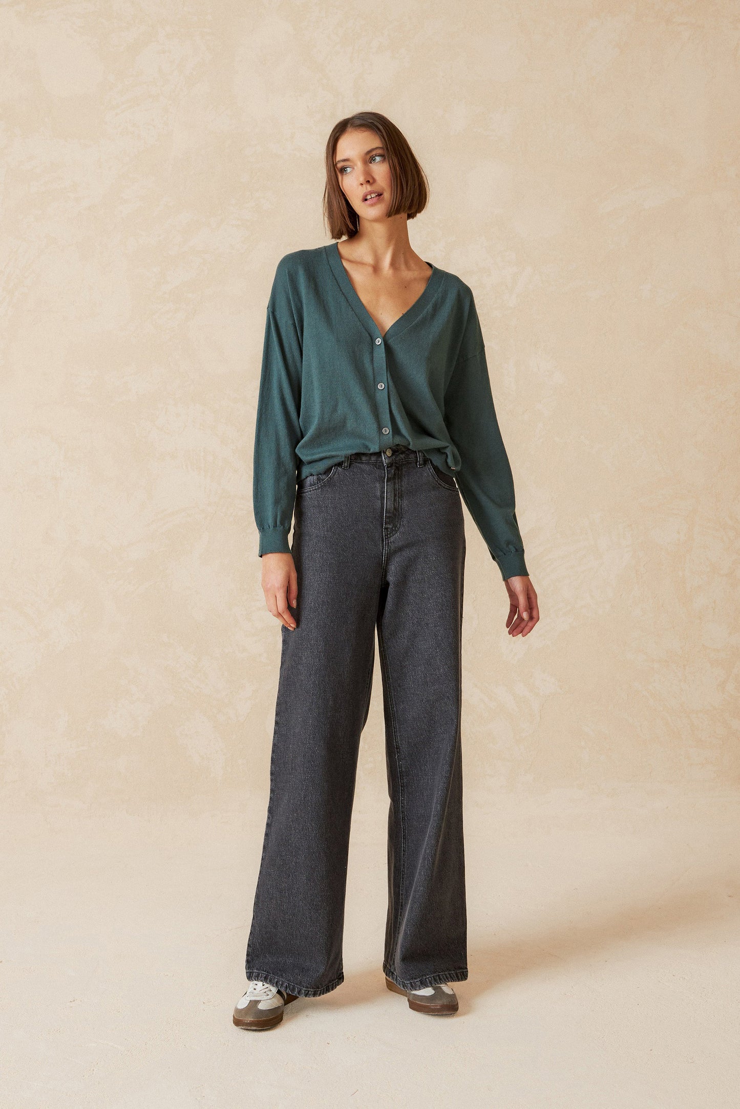 CARDIGAN BASIQUE AVEC BOUTONS