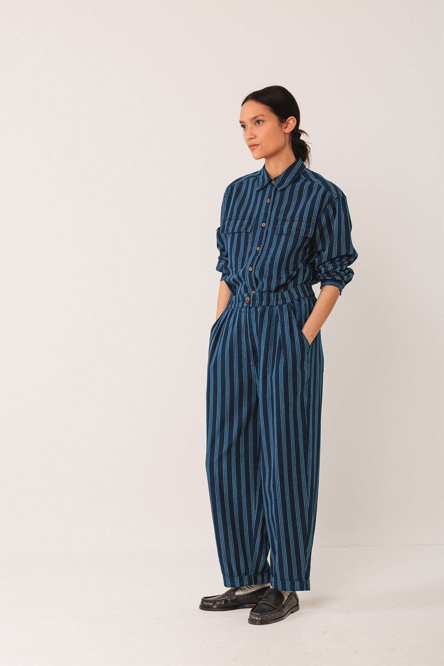 PANTALÓN  BAGGY ENGOMADO