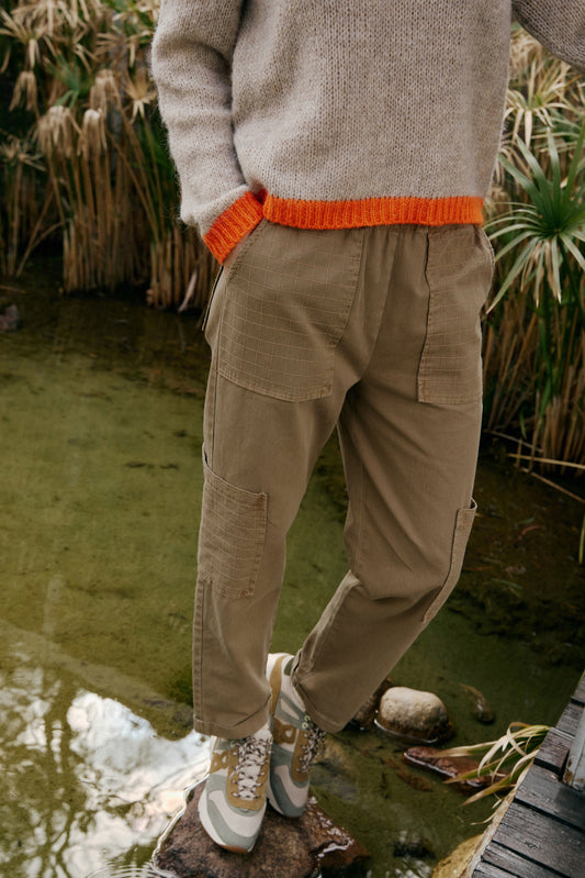 PANTALÓN PESPUNTES CUADRO
