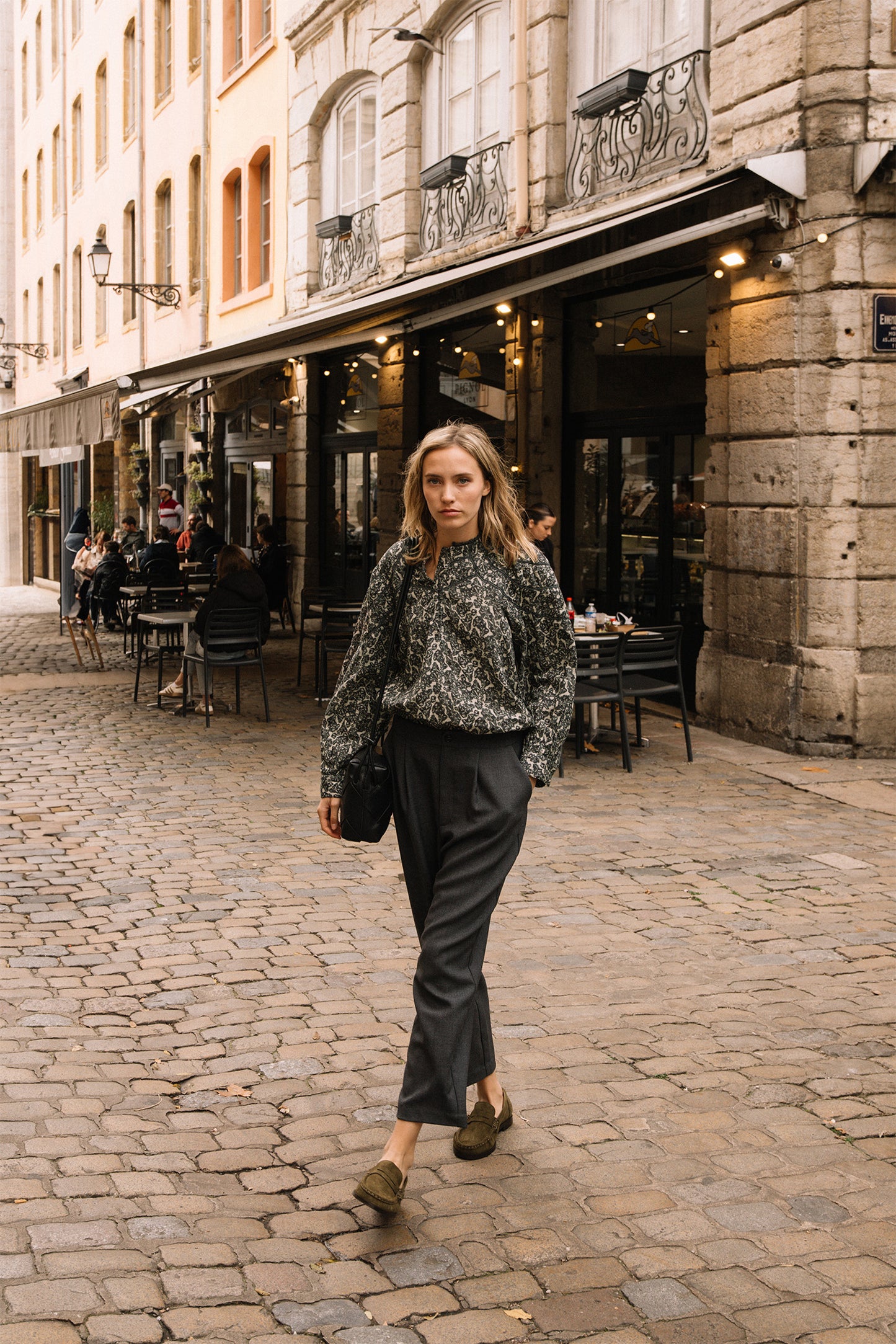 BLOUSE À MOTIFS BOTANIQUES
