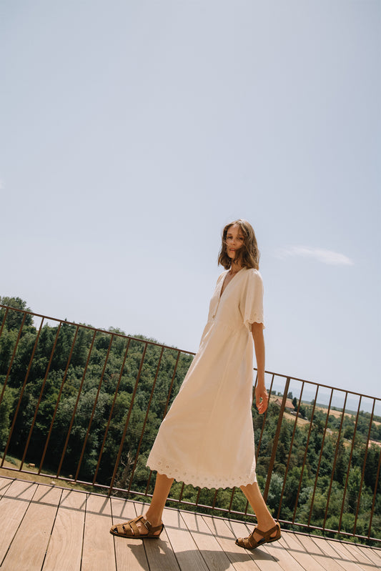 VESTIDO MIDI BORDADO