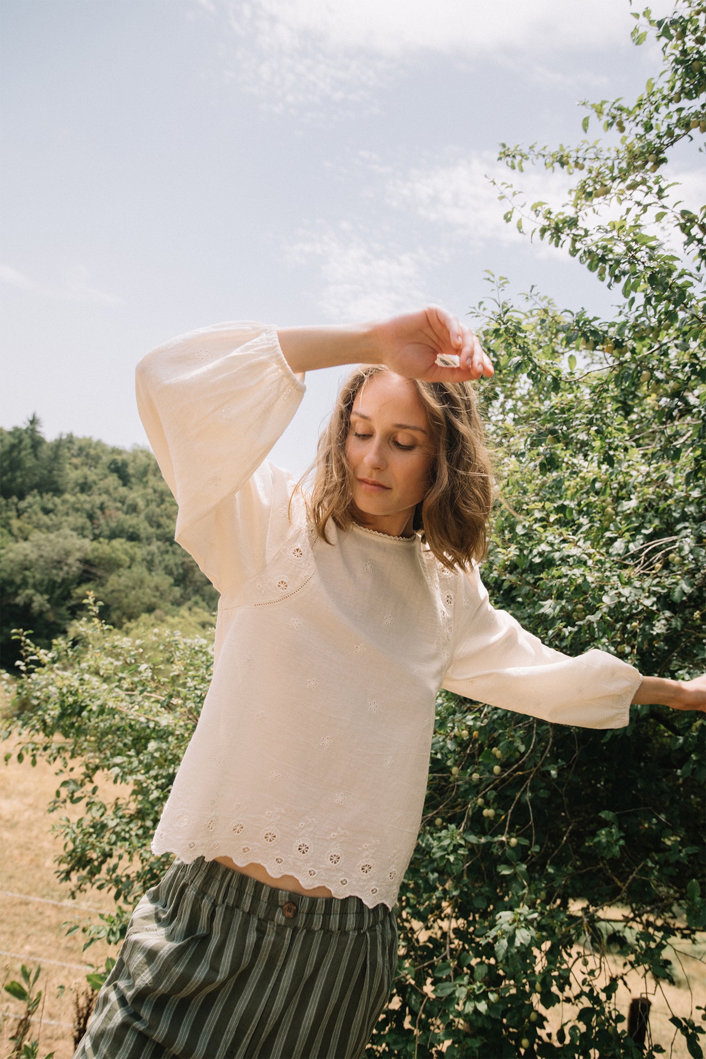 [CL] ROMANTIC EMBROIDERED BLOUSE