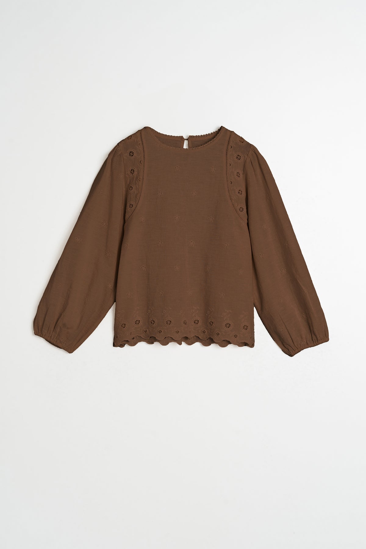 BLUSA BORDADA ROMÁNTICA