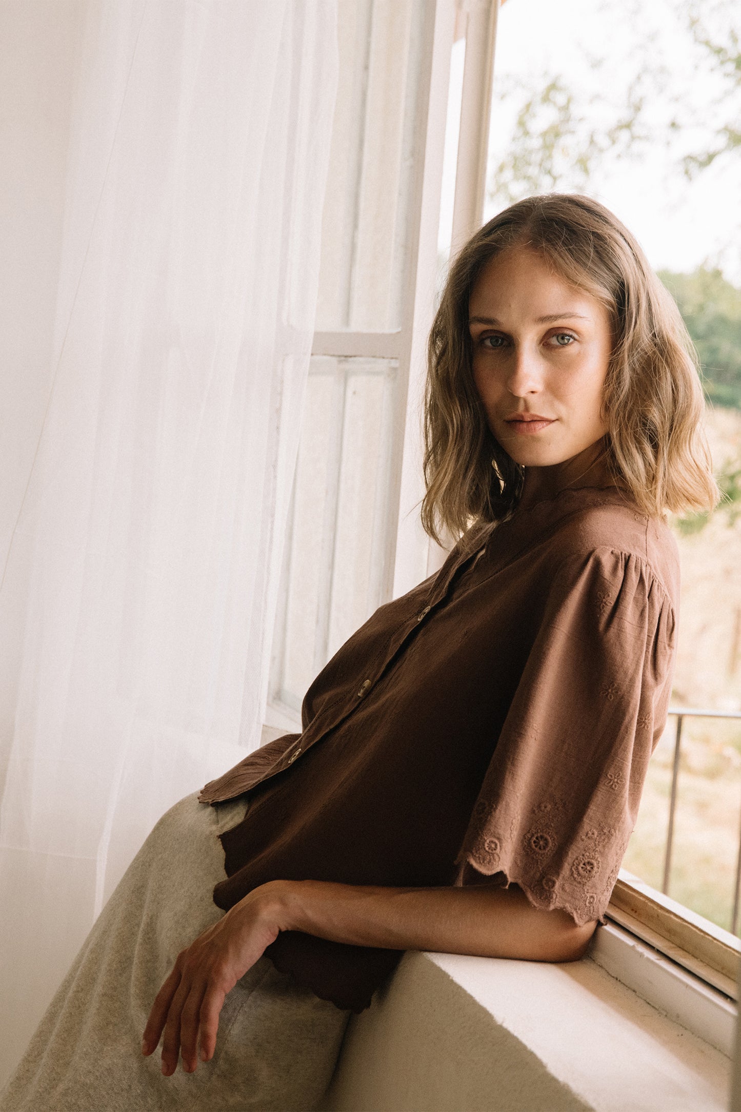 BLOUSE BRODÉE ENCOLURE EN V