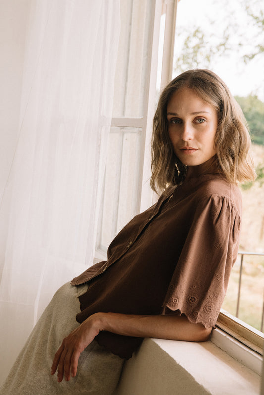 BLOUSE BRODÉE ENCOLURE EN V 4