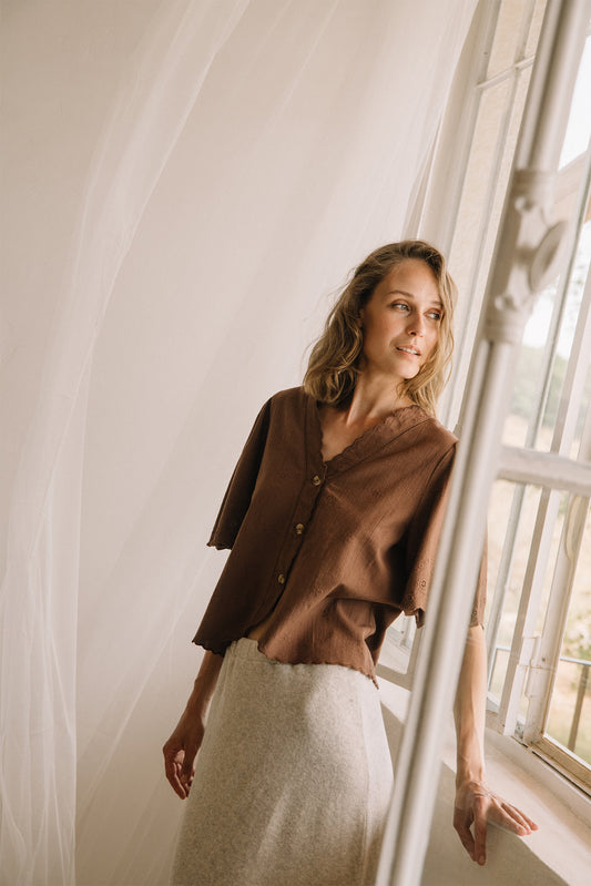 BLOUSE BRODÉE ENCOLURE EN V 5