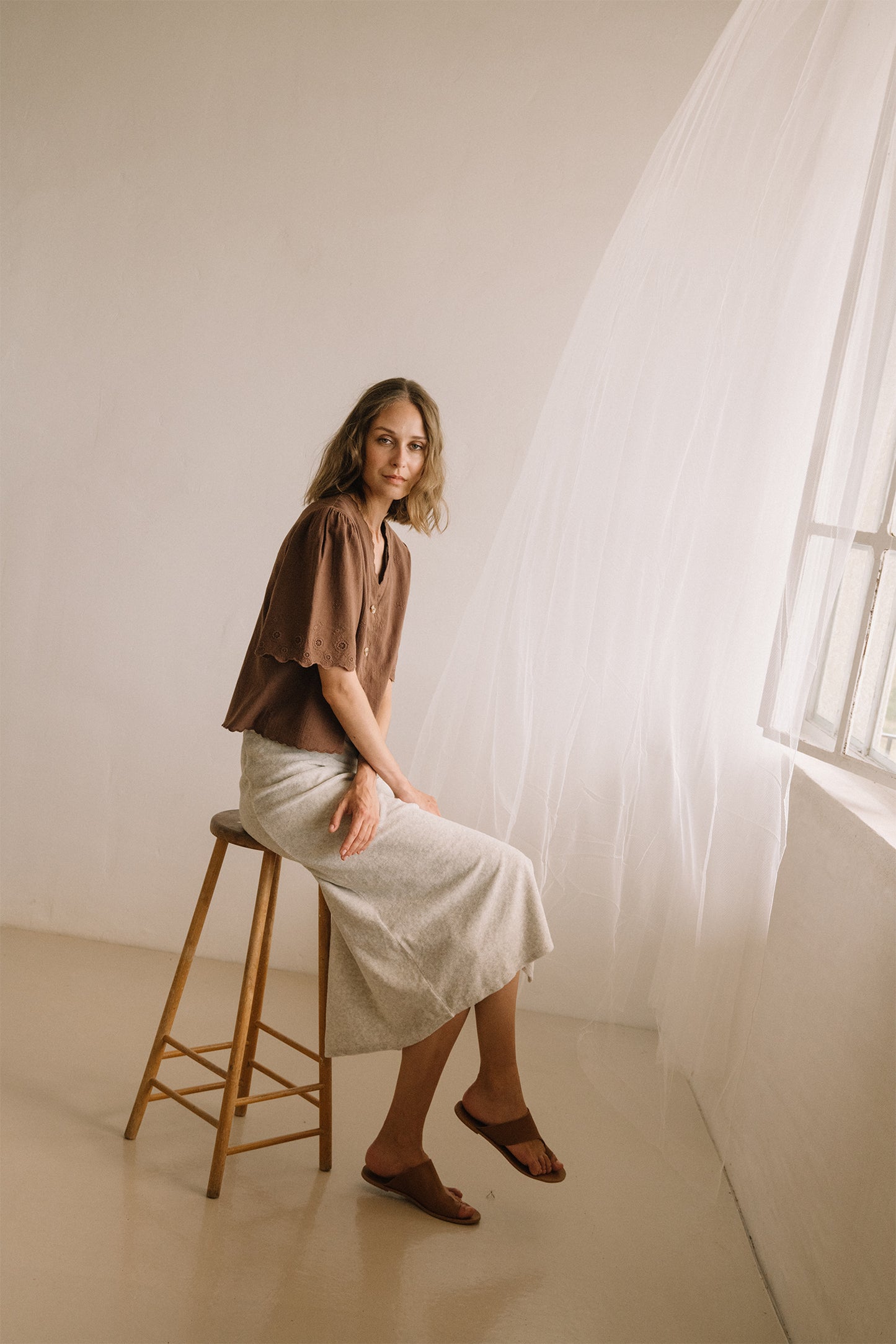 BLOUSE BRODÉE ENCOLURE EN V
