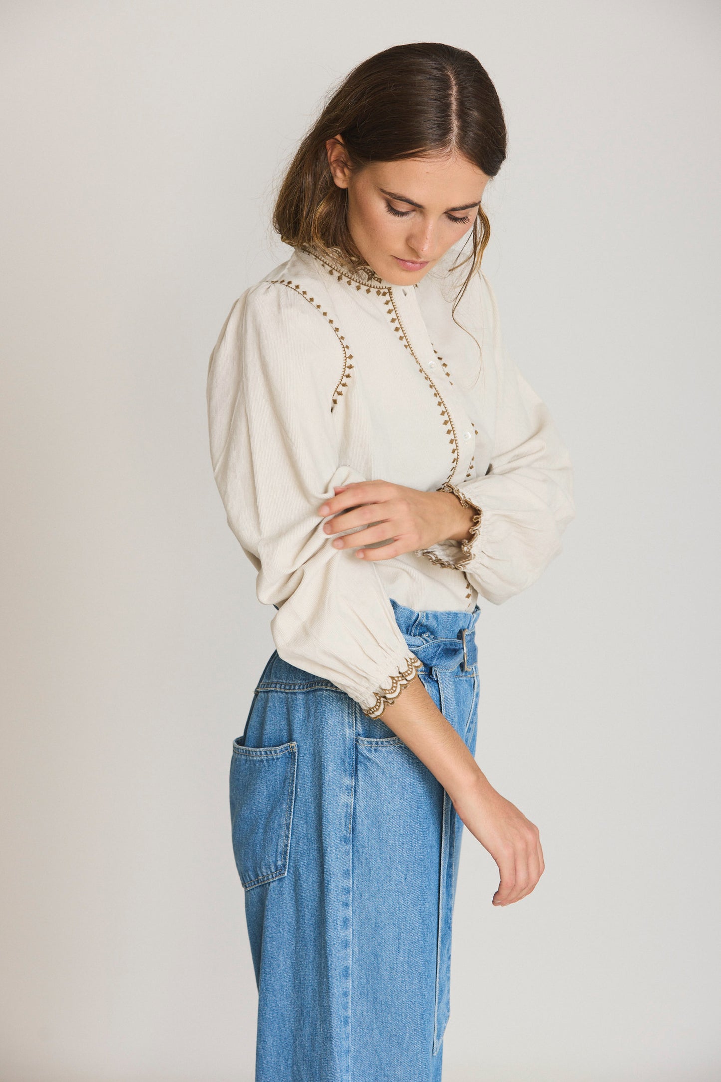 CORDUROY RUFFLED COLLAR BLOUSE