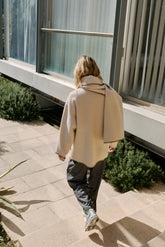 MANTEAU EN LAINE BRODÉ