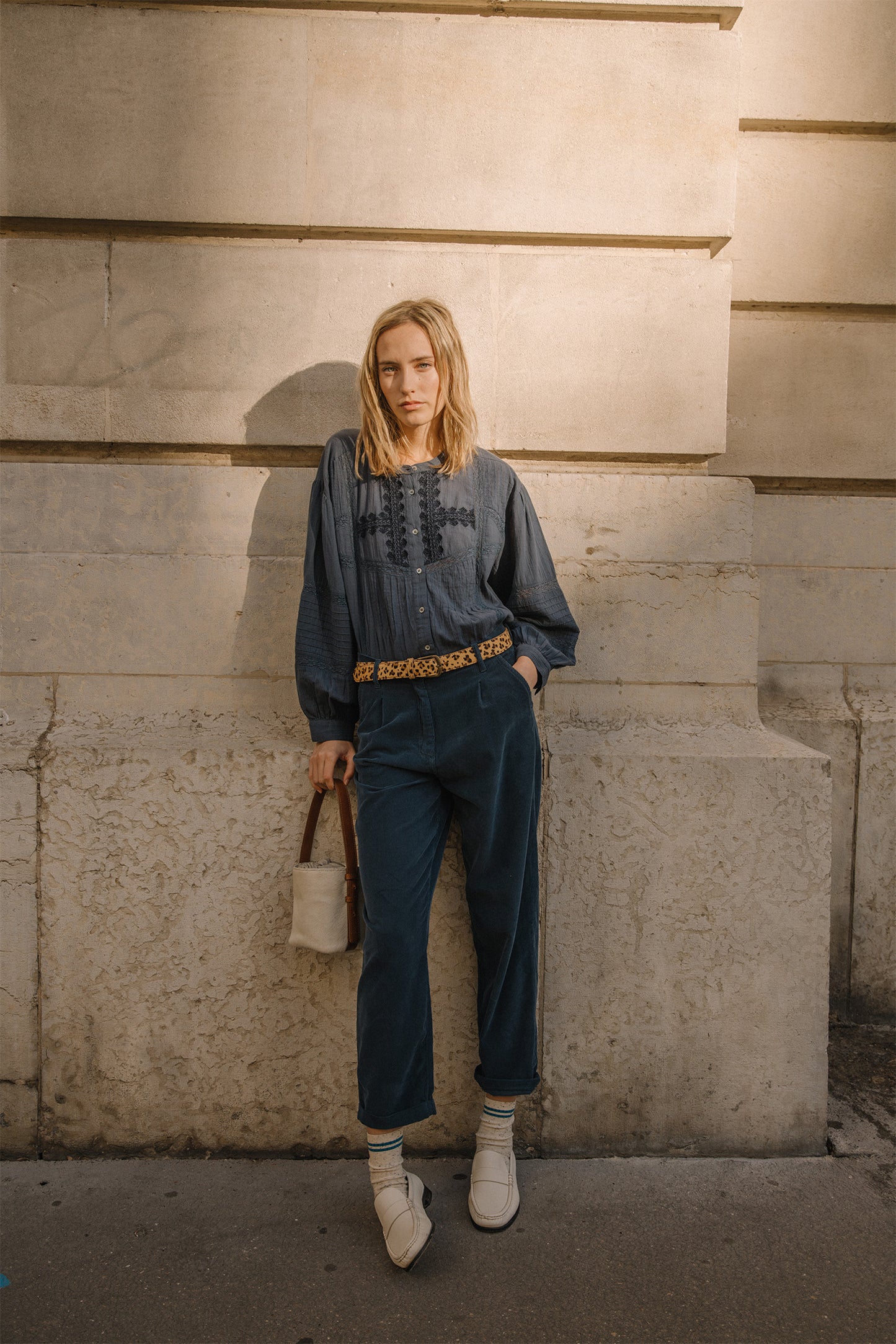 PANTALON CARROT EN VELOURS CÔTELÉ