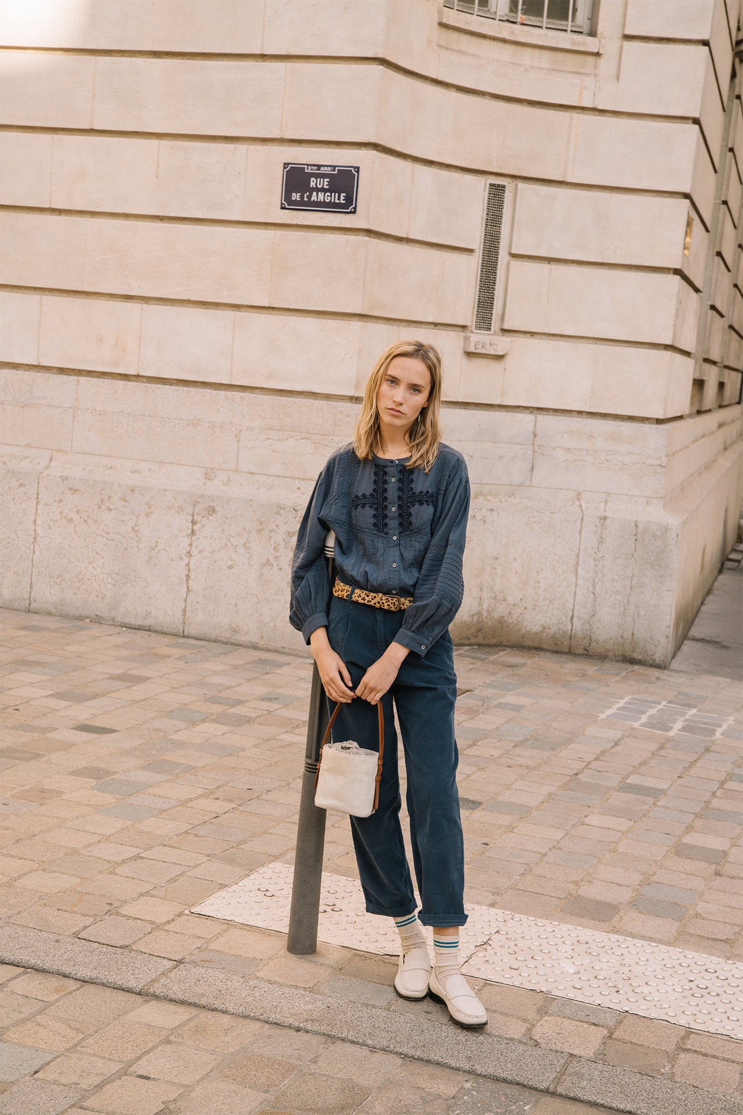 PANTALON CARROT EN VELOURS CÔTELÉ