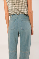 PANTALON EN JEAN CARROT
