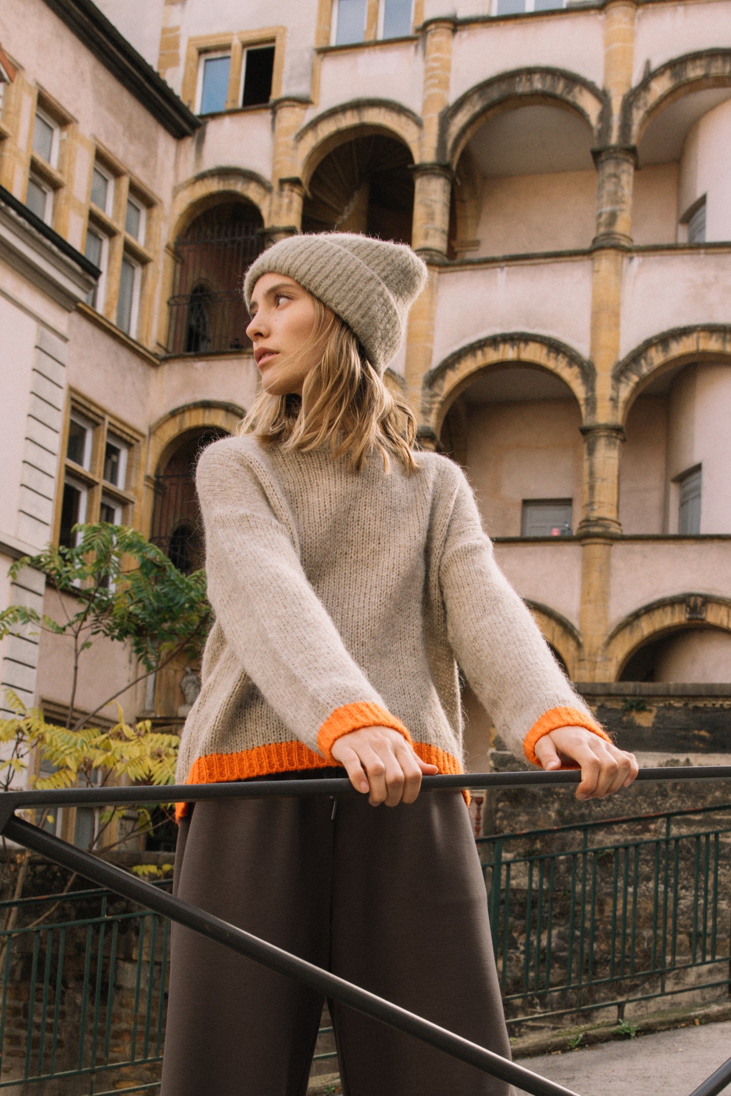 [CL] BICOLOR KNITTED SWEATER