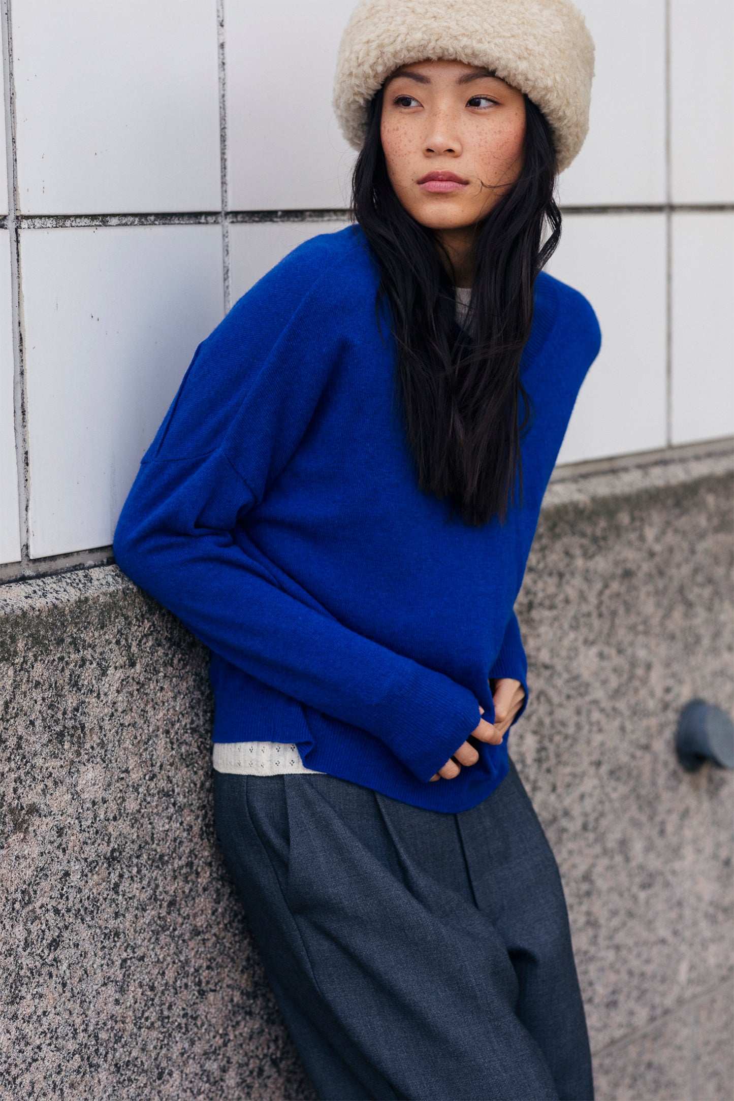 RE V-NECK SWEATER