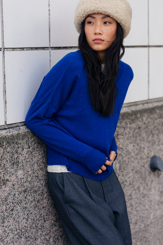 RE V-NECK SWEATER
