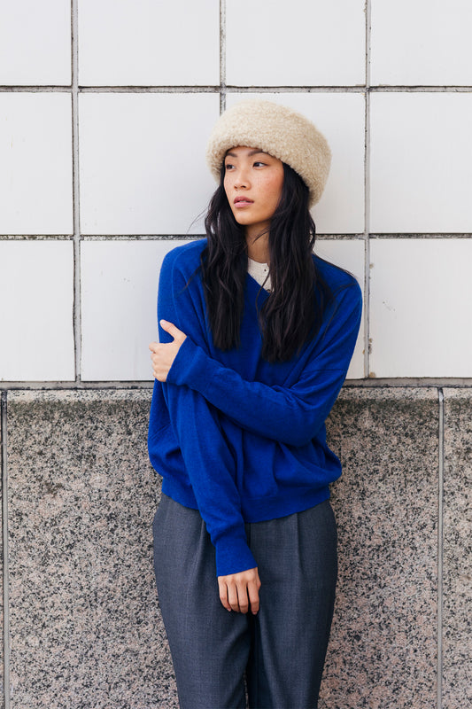 RE V-NECK SWEATER 4