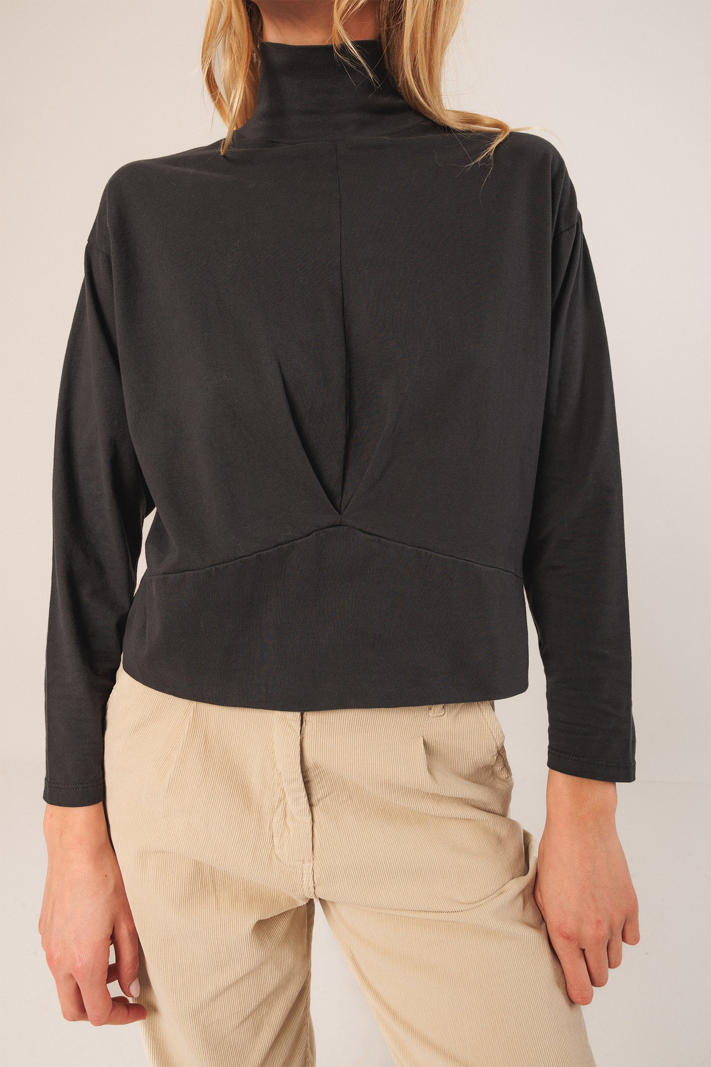 CAMISETA CUELLO CANALÉ