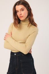 FITTED RIBBED T-SHIRT