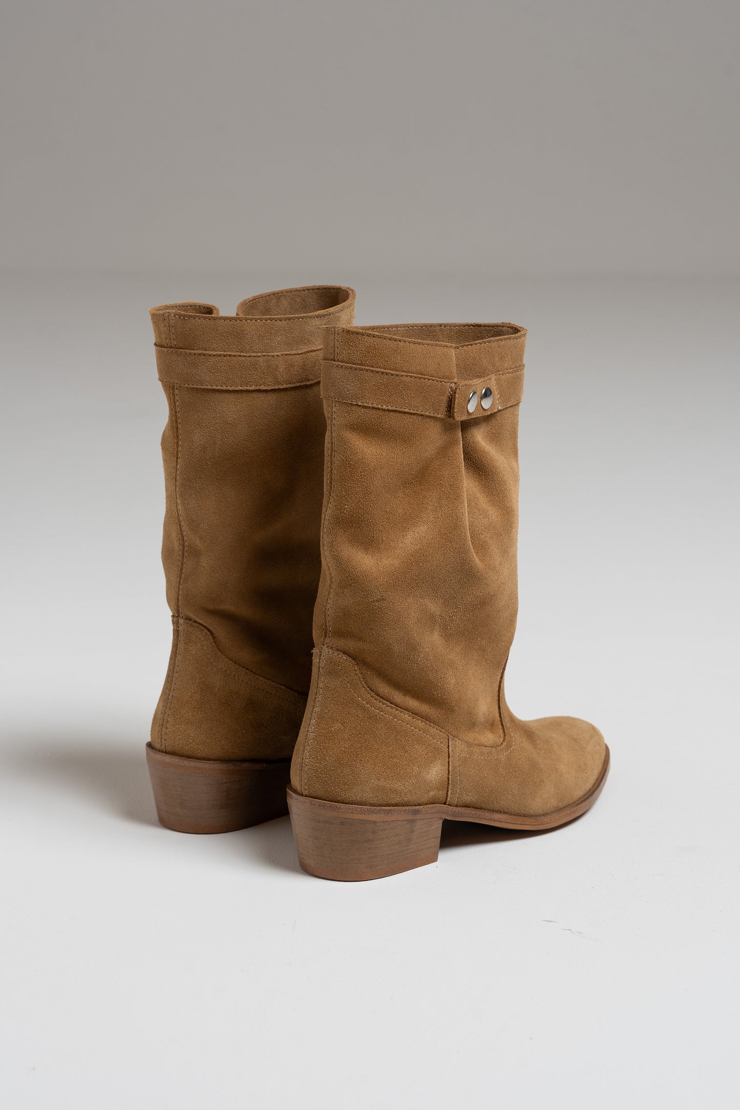BOTTE EN CUIR SUÉDÉ