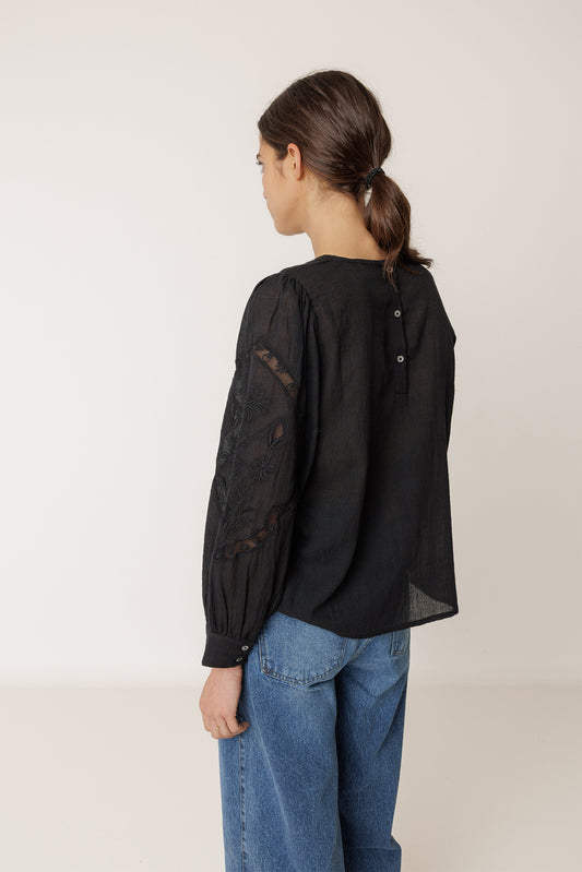 BLOUSE BRODÉE ROMANTIQUE