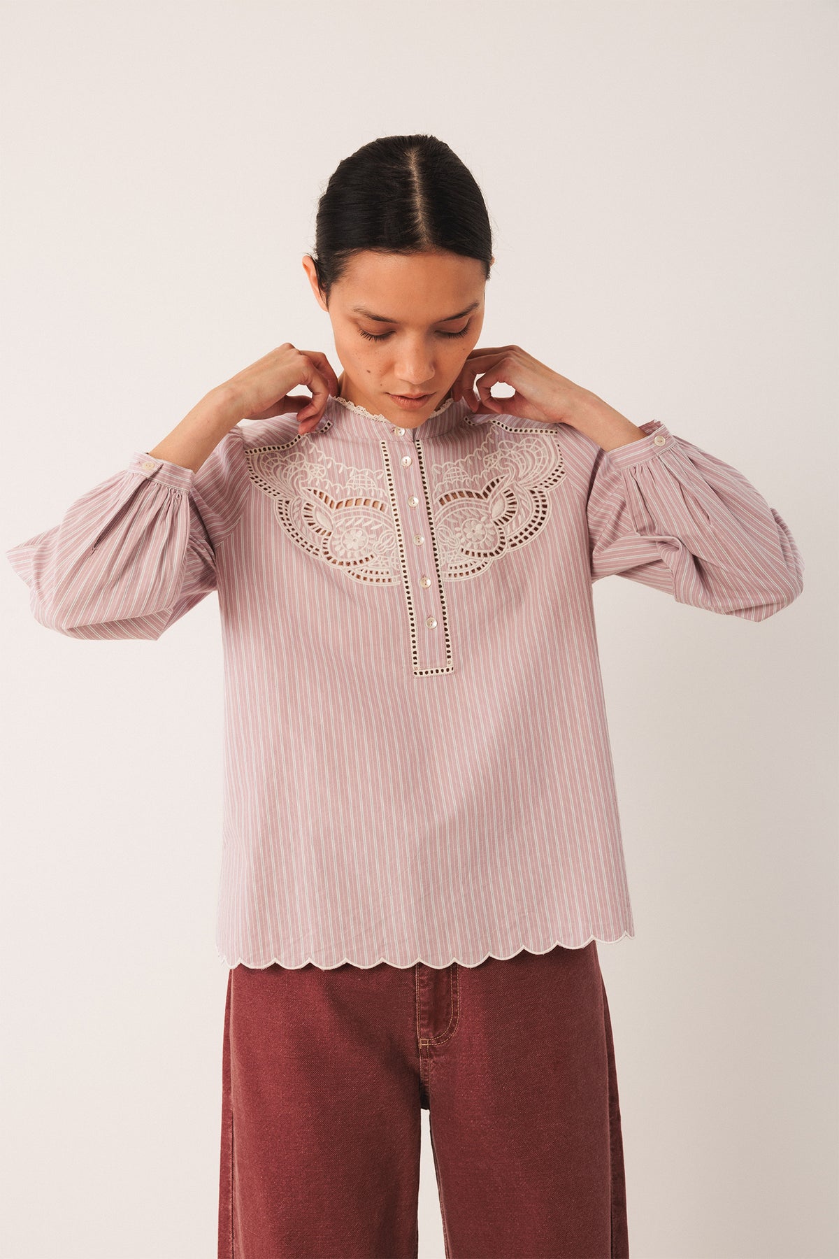 BLUSA BORDADOS POPELÍN