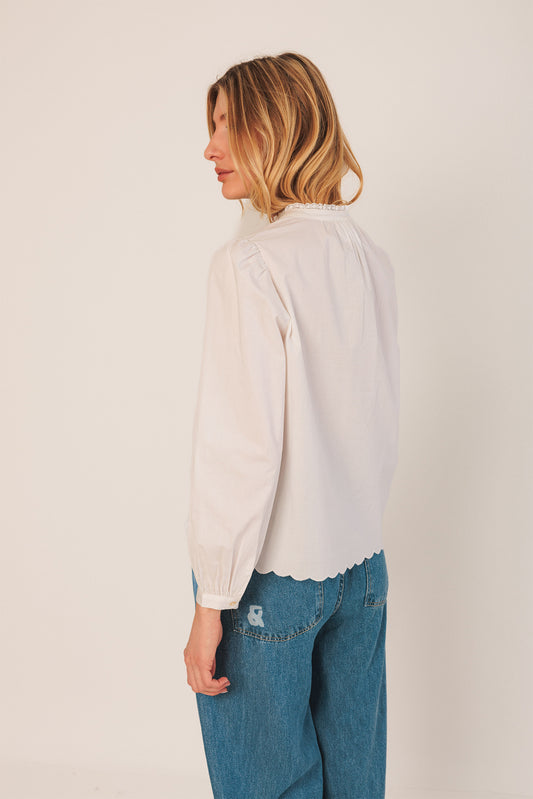 BLOUSE BRODÉE DÉCOUPES