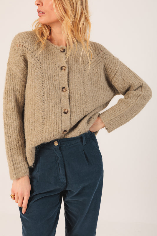 CHAQUETA  CON DETALLES DESAGUJADOS