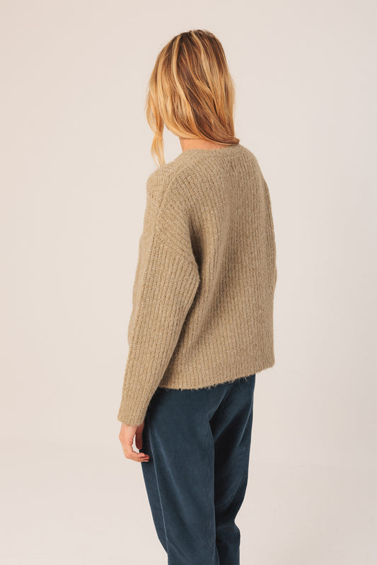 CHAQUETA  CON DETALLES DESAGUJADOS