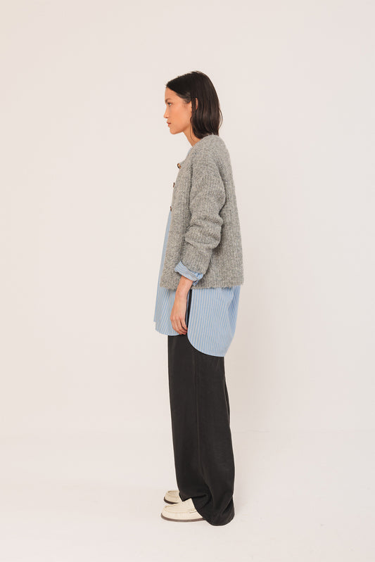 CHAQUETA  CON DETALLES DESAGUJADOS 5