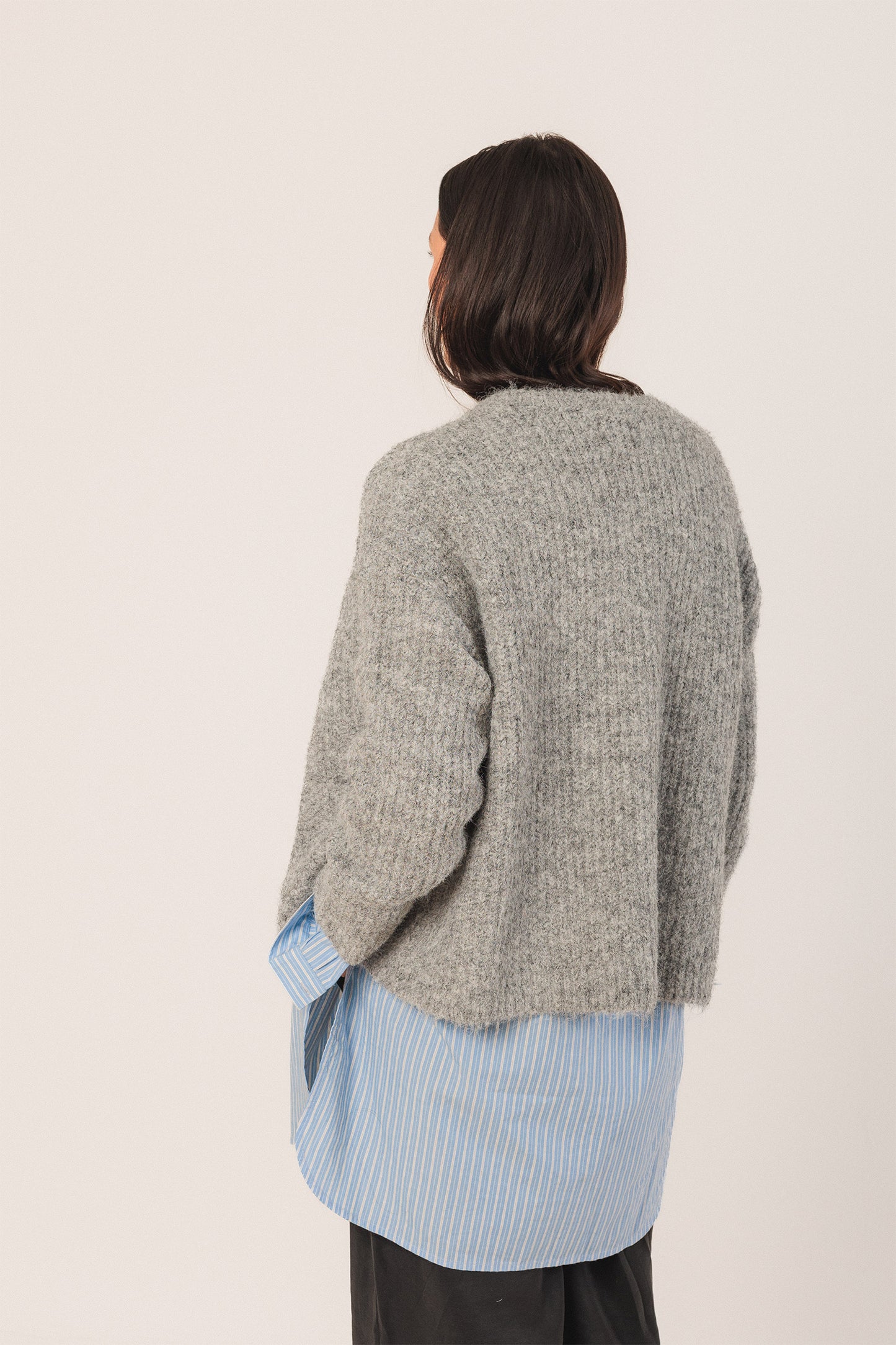 CHAQUETA  CON DETALLES DESAGUJADOS