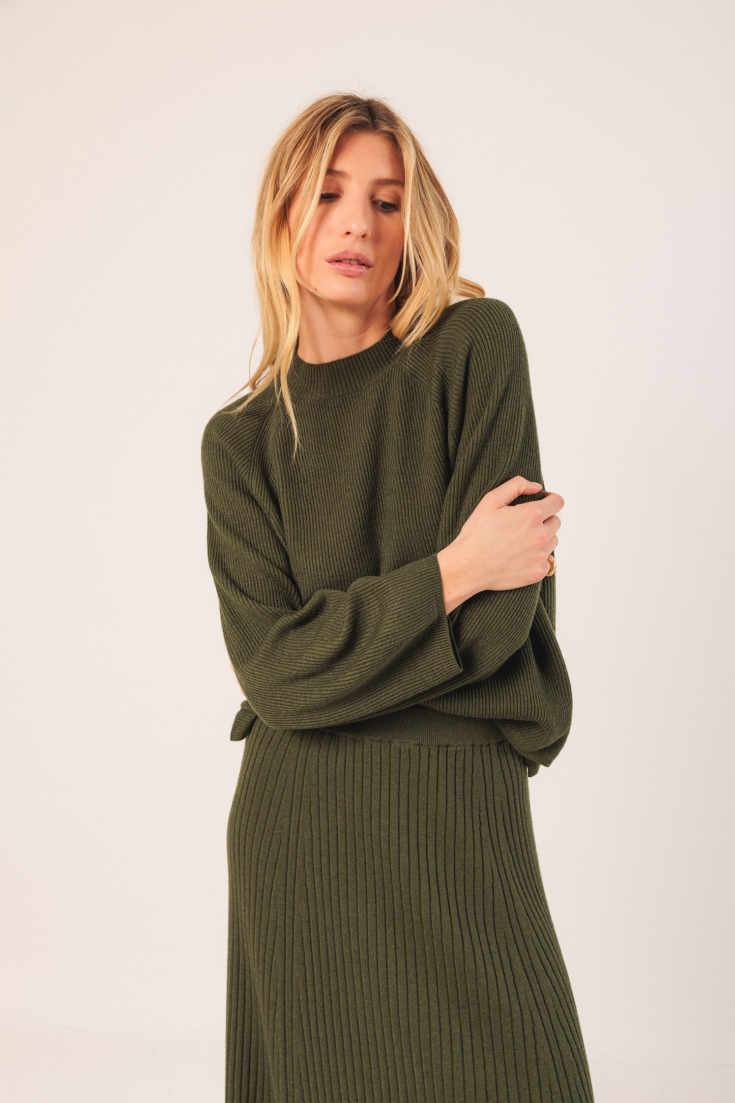 [CL] RIBBED SWEATER WITH PERKINS COLLAR