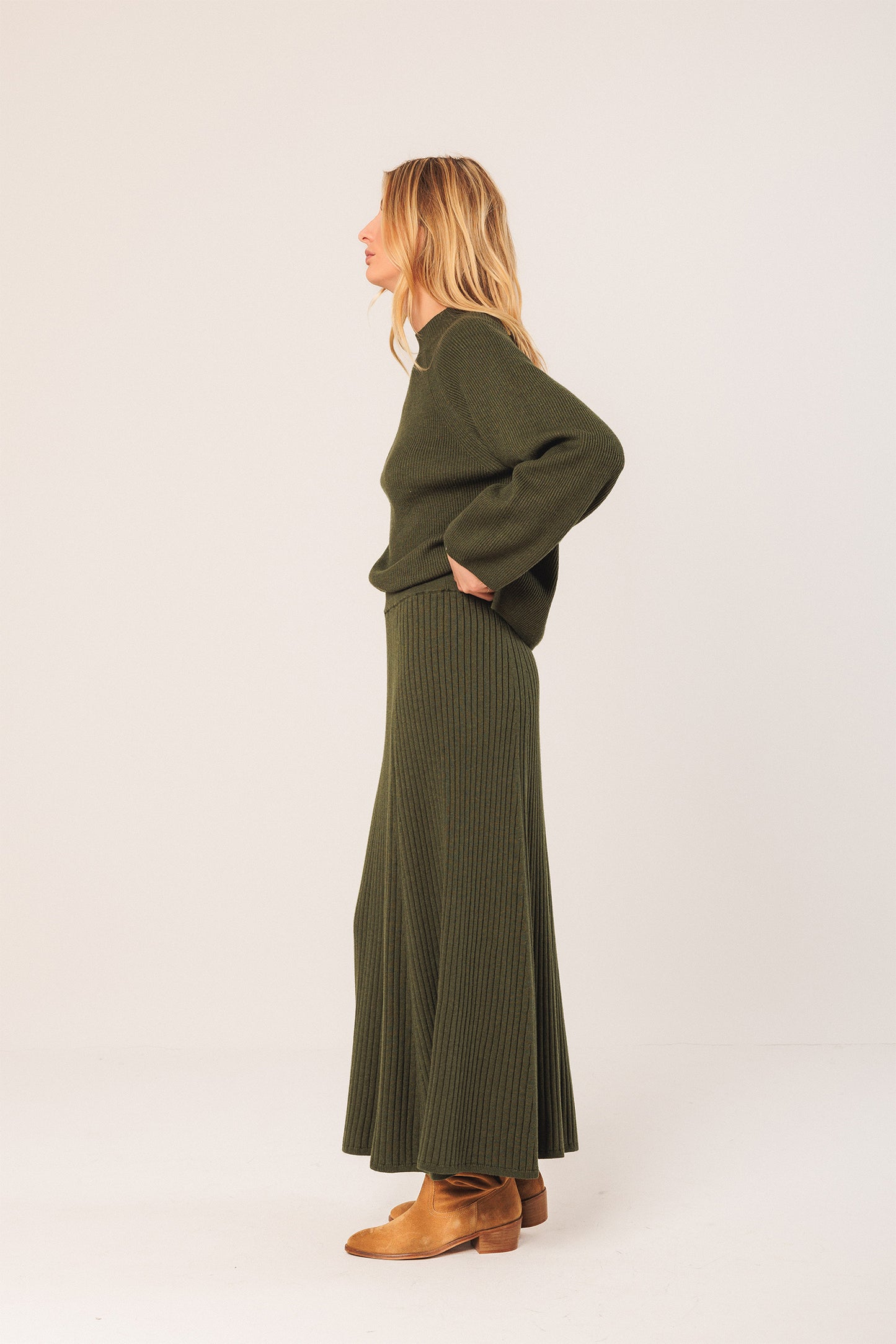 [CL] RIBBED SWEATER WITH PERKINS COLLAR