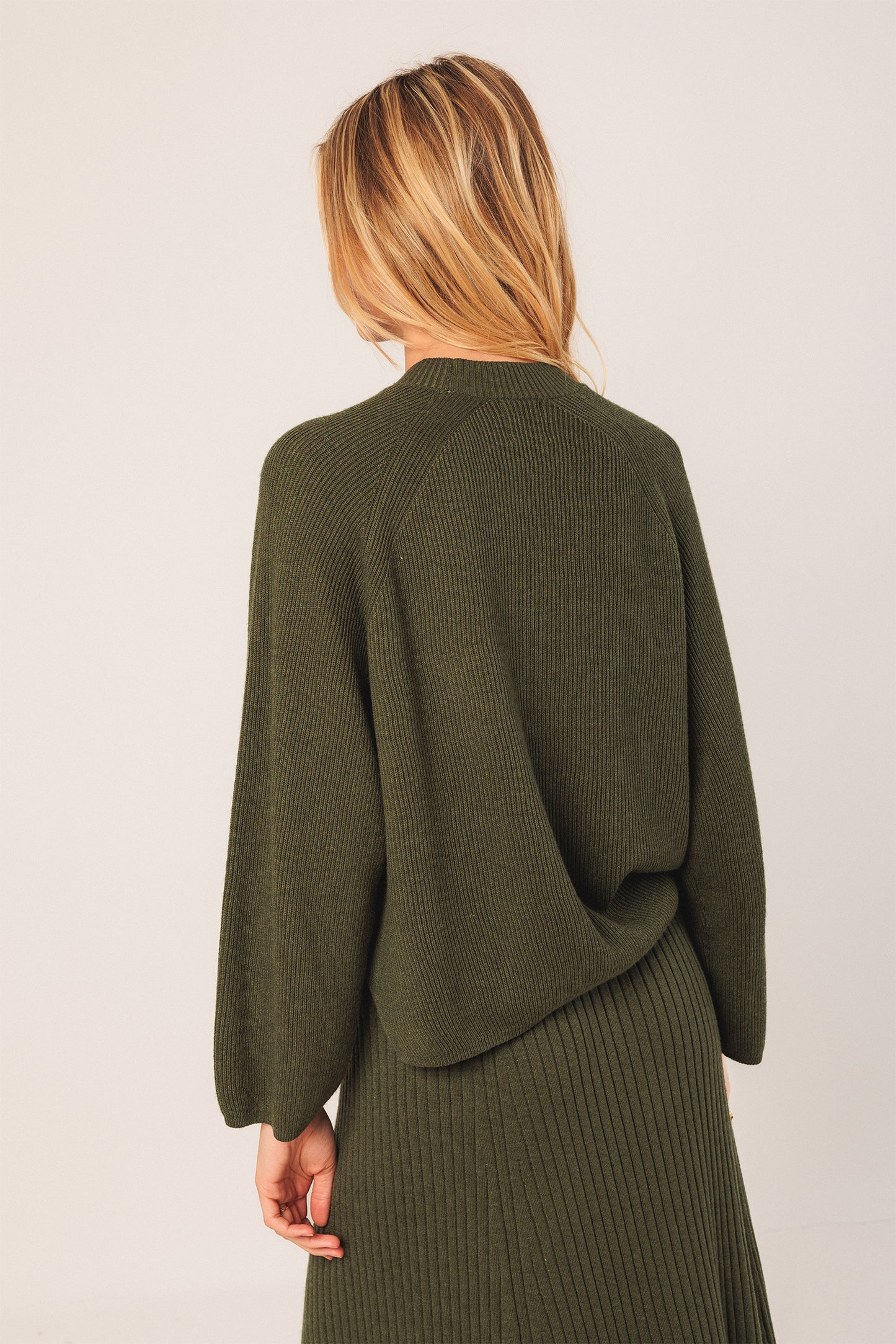 [CL] RIBBED SWEATER WITH PERKINS COLLAR