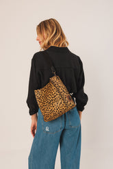 LEATHER BUCKET TOTE BAG