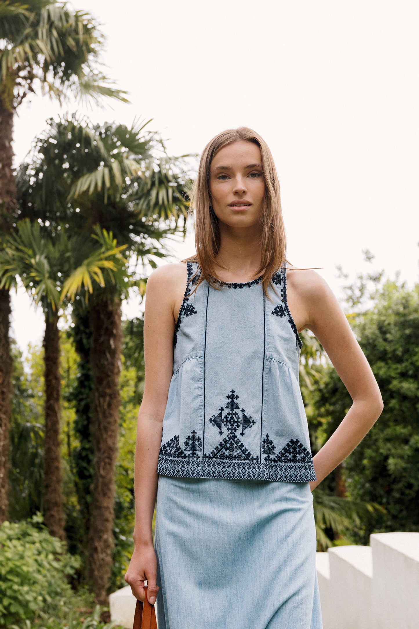 BLOUSE EN JEAN BRODÉE