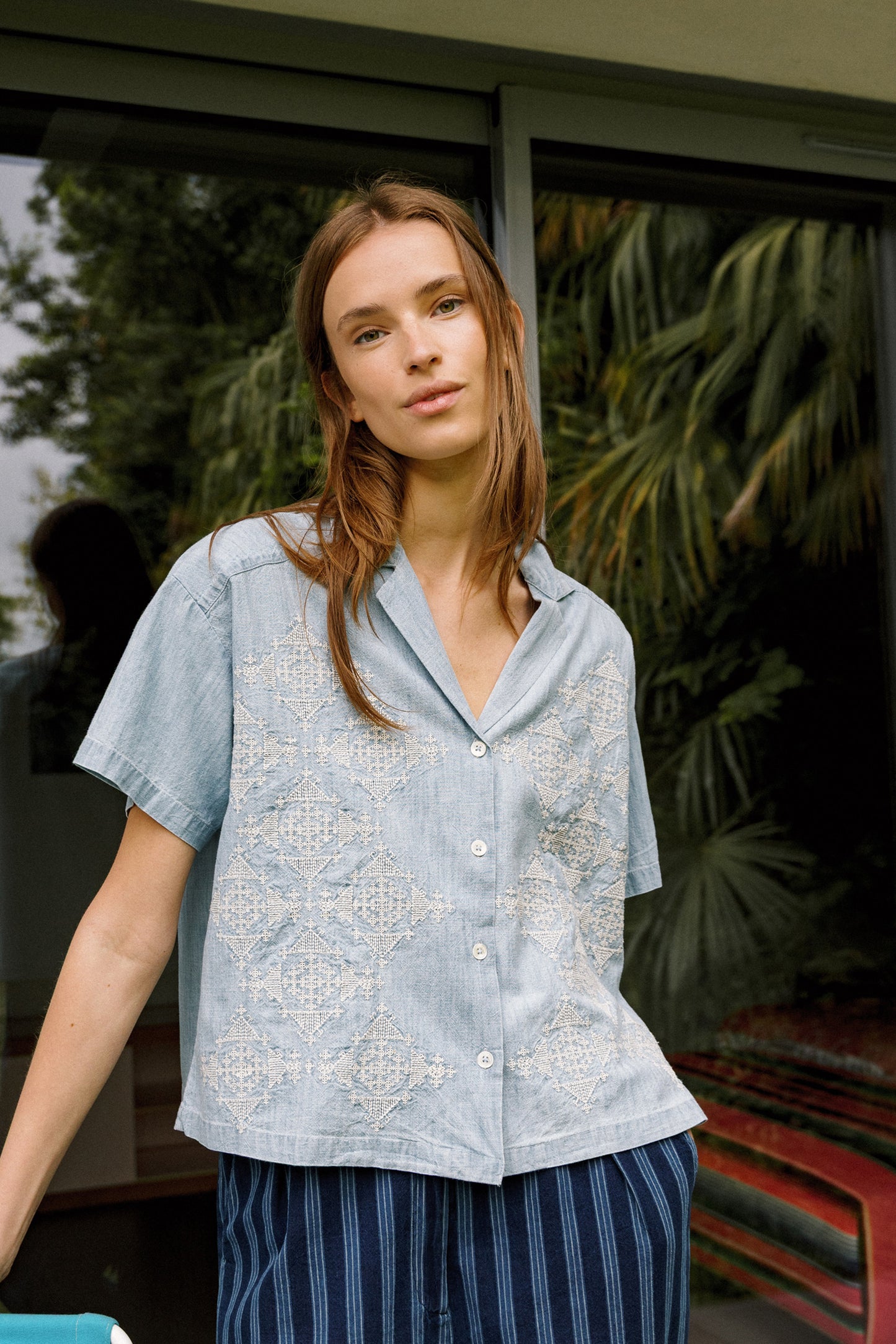 CHEMISE EN JEAN BRODÉE