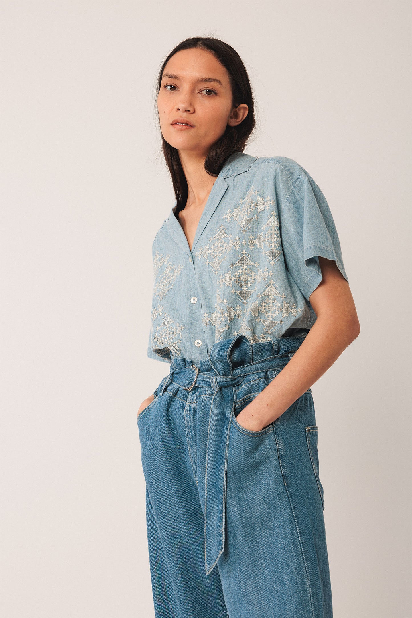 CHEMISE EN JEAN BRODÉE