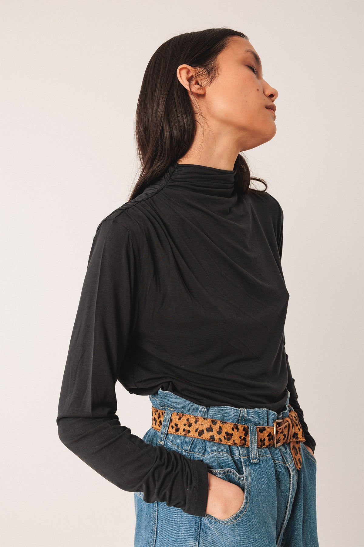 T-SHIRT À COL ROULÉ