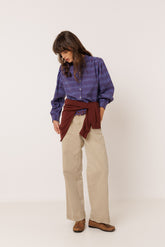 CONTRAST-EMBROIDERY SHIRT