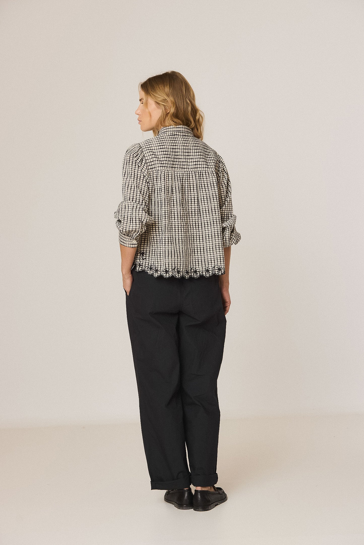 CAMISA BORDADOS CONTRASTE