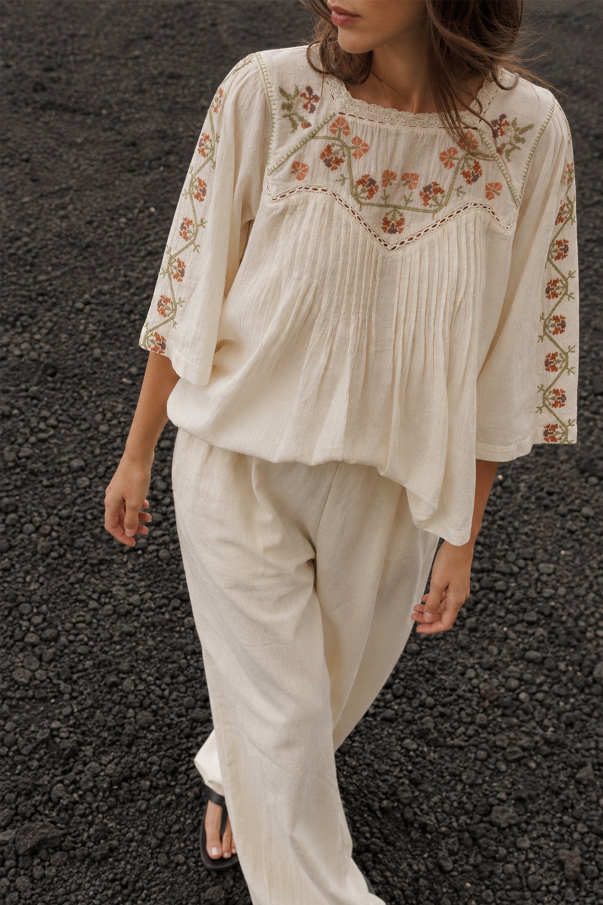 [CL] EMBROIDERED-YOKE BLOUSE