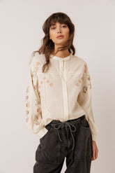 VOLUMINOUS EMBROIDERED SHIRT