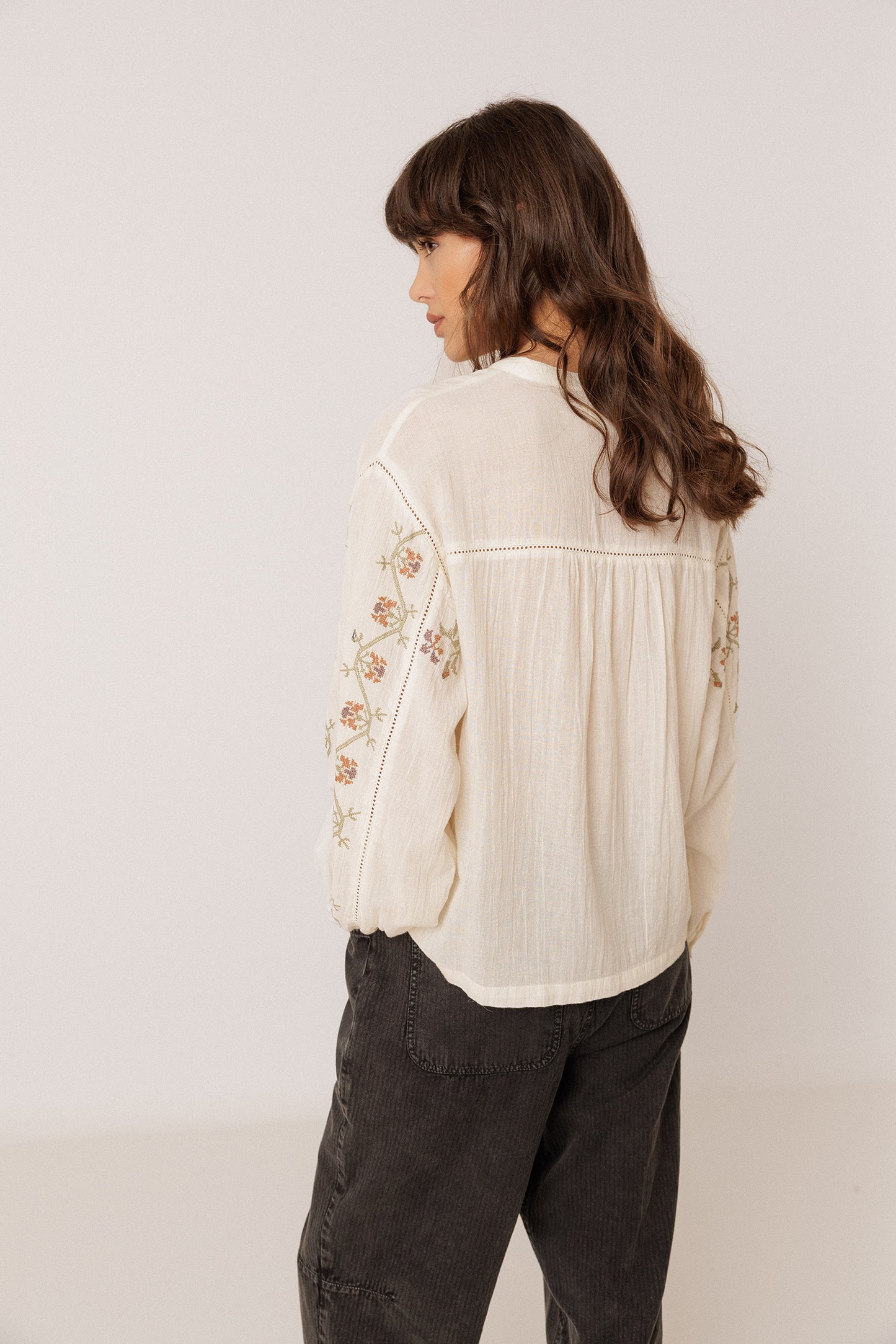 VOLUMINOUS EMBROIDERED SHIRT