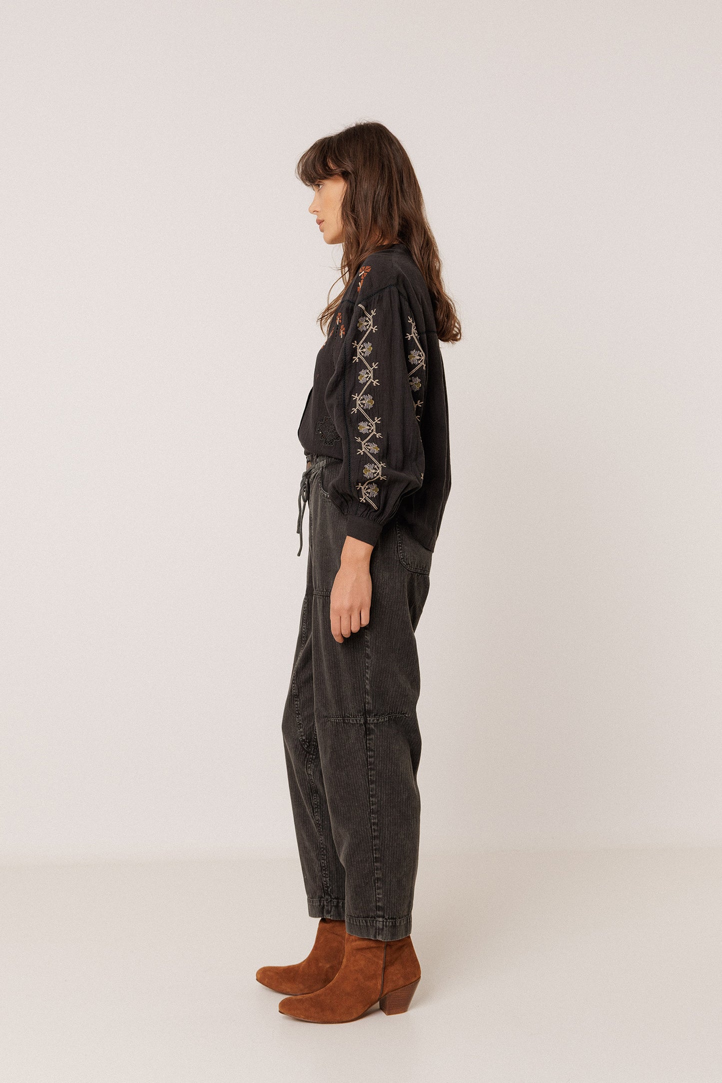VOLUMINOUS EMBROIDERED SHIRT