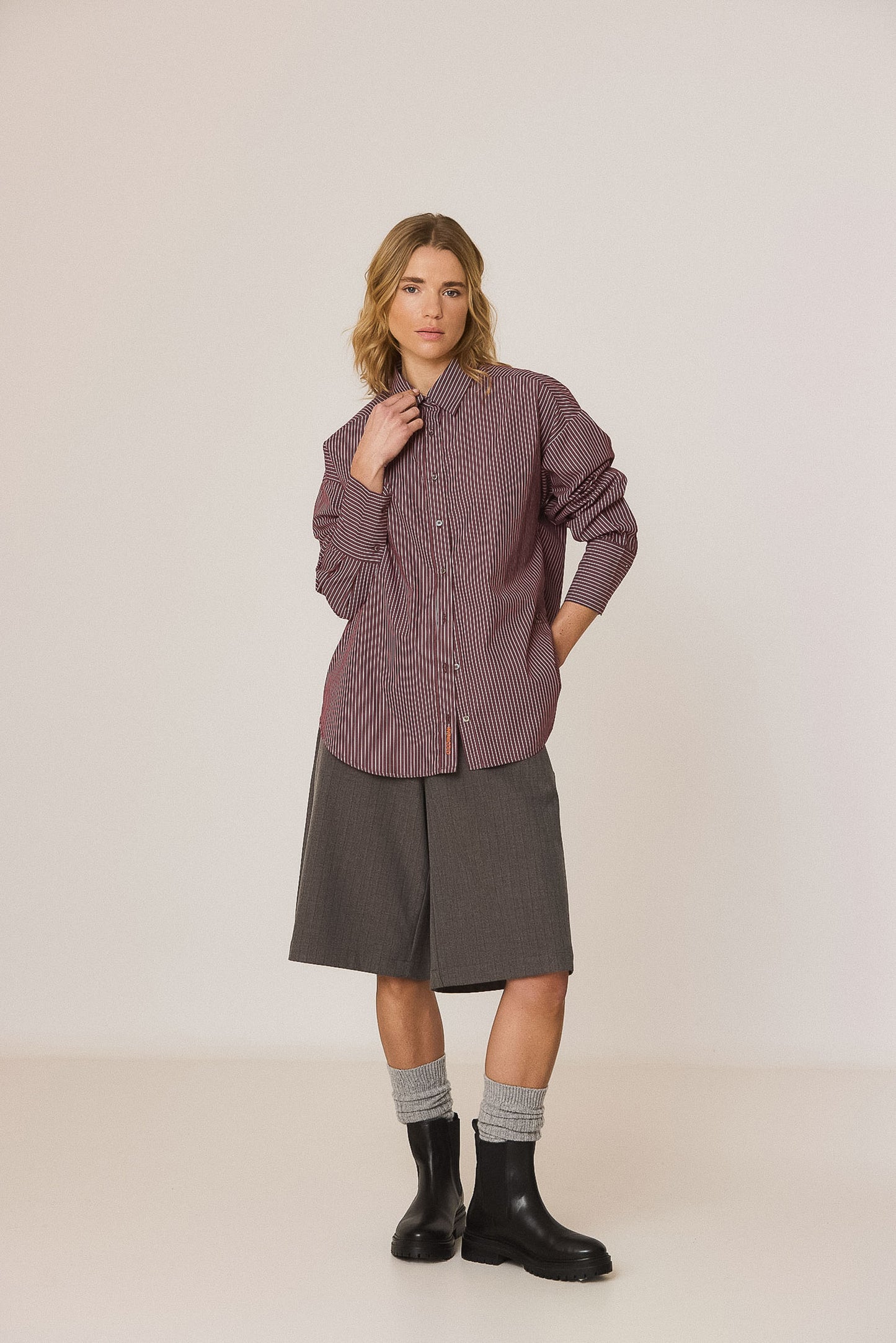 CAMISA RAYA MASCULINA MULTIPOSICIÓN