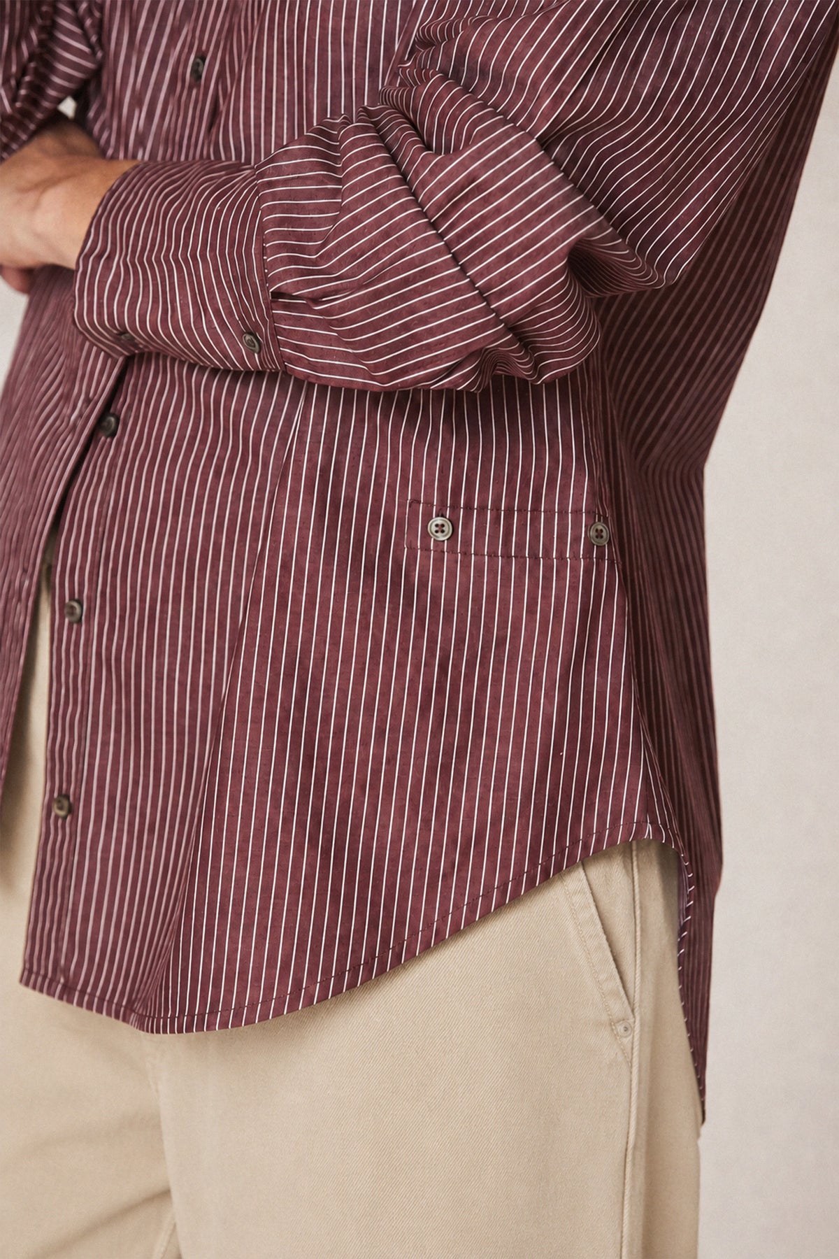 CAMISA RAYA MASCULINA MULTIPOSICIÓN