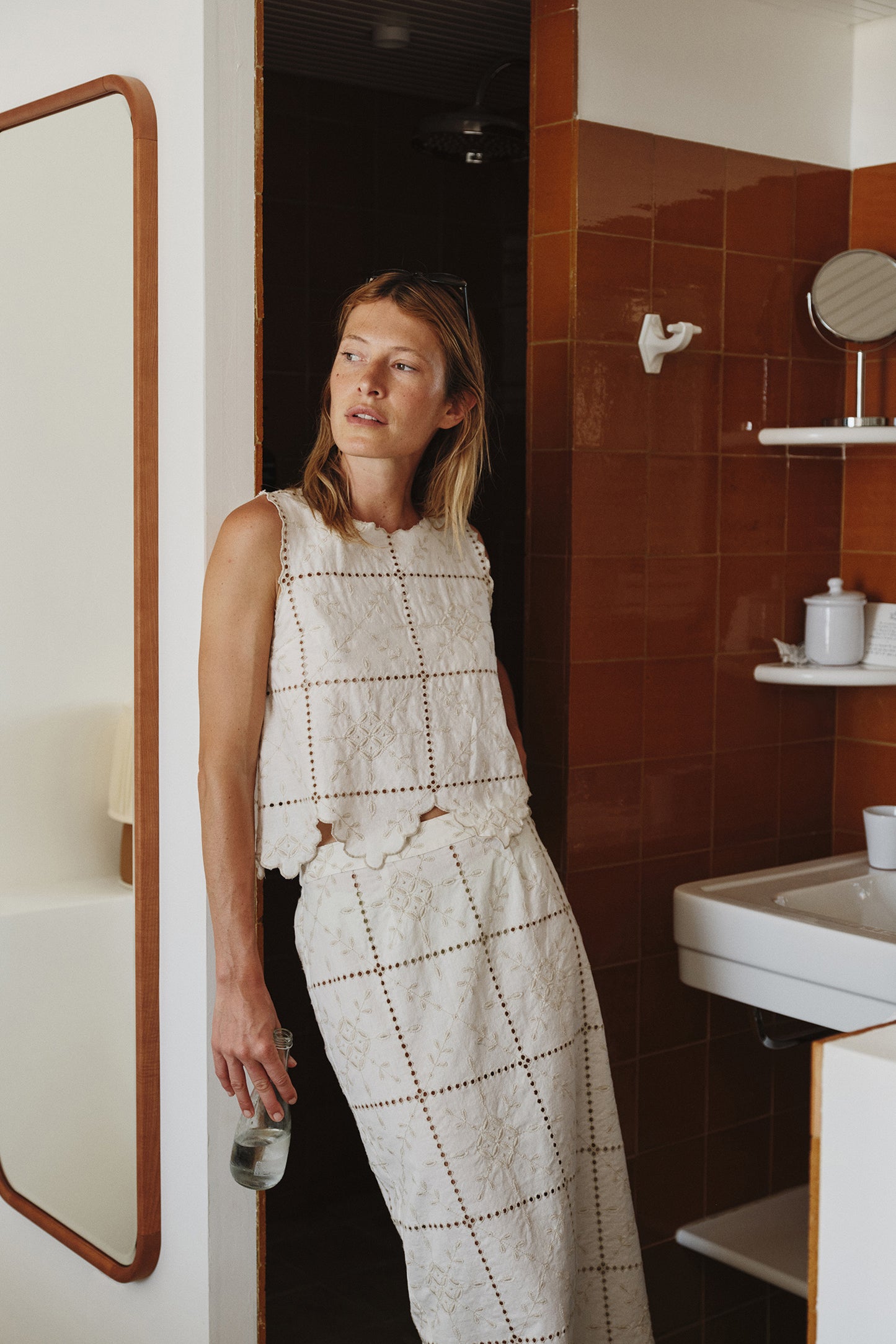 PERFORATED-EMBROIDERY PENCIL SKIRT